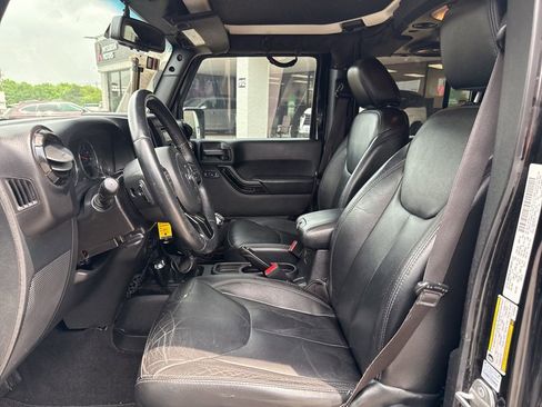 Used 2014 Jeep Wrangler Unlimited Sahara AWD/4WD image 18