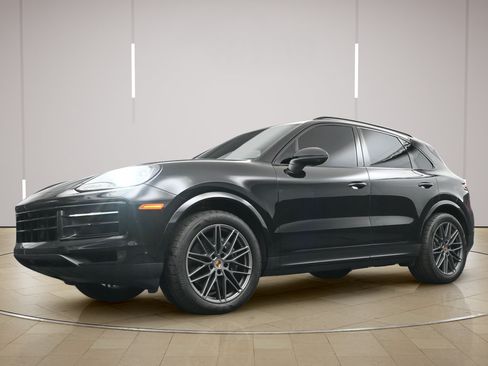 Certified 2025 Porsche Cayenne AWD/4WD image 26
