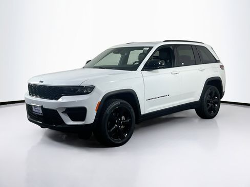 Used 2023 Jeep Grand Cherokee Altitude image 1