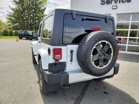 Used 2015 Jeep Wrangler Sahara w/ Dual Top Group AWD/4WD image 13