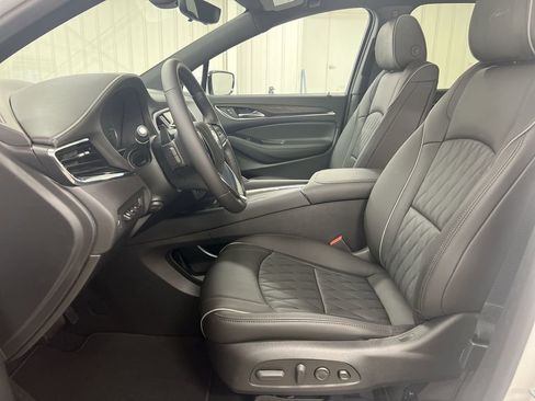 Used 2023 Buick Enclave Avenir image 20