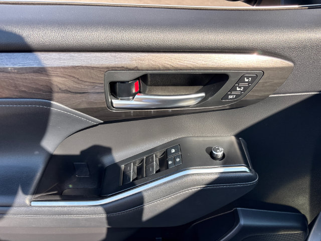 Used 2021 Toyota Highlander Limited FWD image 17