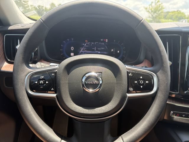 Used 2024 Volvo XC60 B5 Plus AWD/4WD image 27