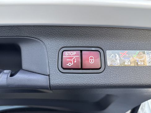 Certified 2026 Mercedes-Benz GLS 450 4MATIC image 17