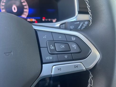 New 2025 Volkswagen Taos SE image 28