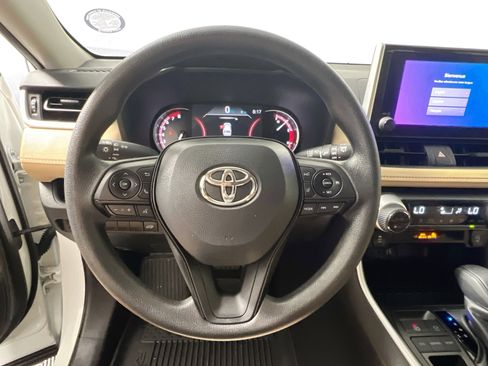 Used 2025 Toyota RAV4 XLE w/ Convenience Package FWD image 17