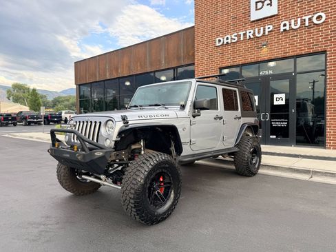 Used 2013 Jeep Wrangler Unlimited Rubicon w/ Connectivity Group AWD/4WD image 3