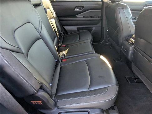 Used 2022 Nissan Pathfinder SL image 19