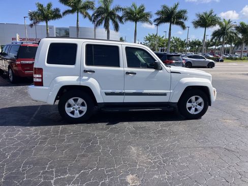 Used 2009 Jeep Liberty Sport RWD image 2