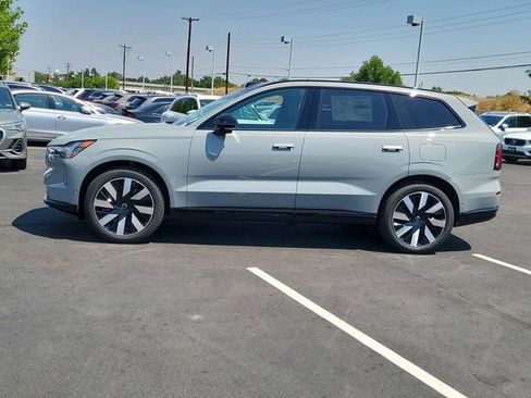 New 2025 Volvo EX90 Ultra image 2