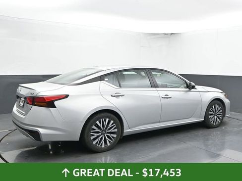 Used 2024 Nissan Altima 2.5 SV image 12