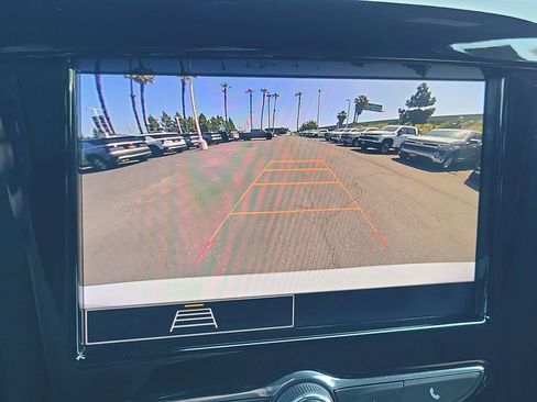 Used 2023 Chevrolet Traverse LT image 9