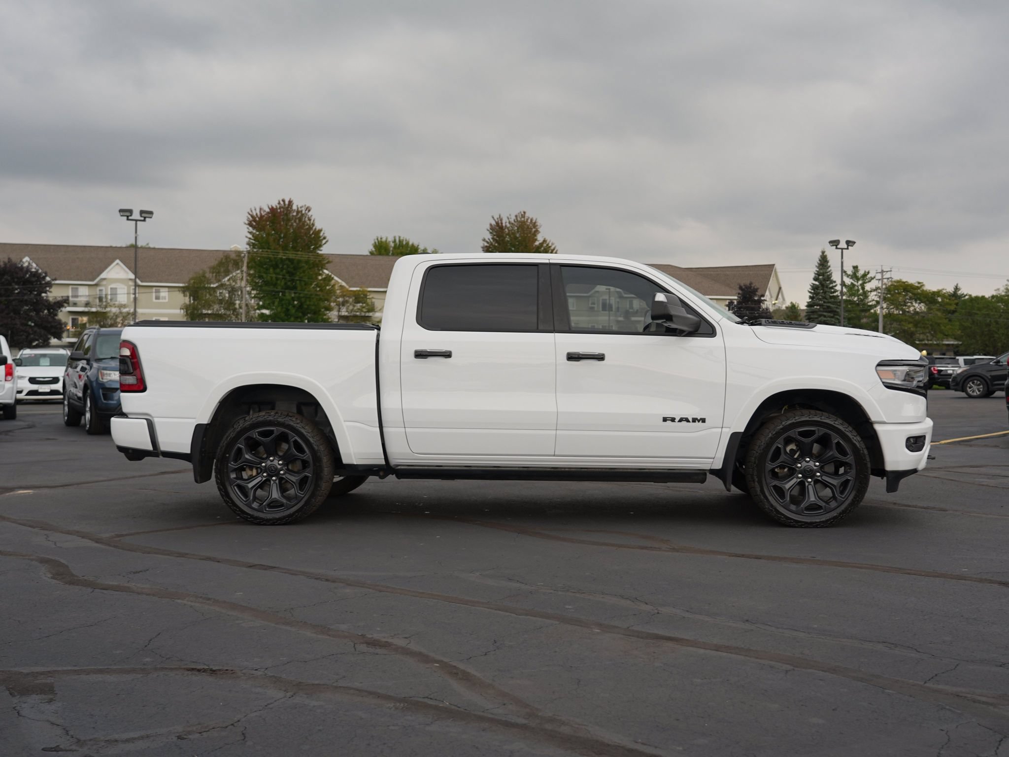 Used 2024 RAM 1500 Limited AWD/4WD image 2