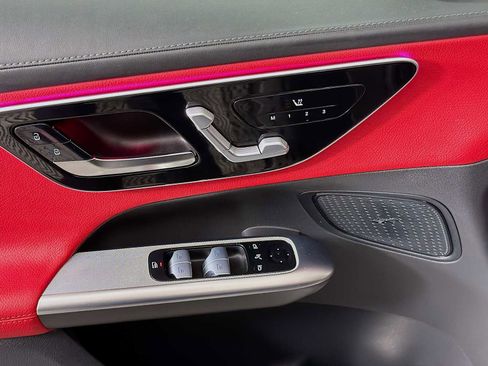 Used 2024 Mercedes-Benz GLC 300 4MATIC image 18