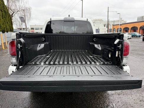 Certified 2023 Toyota Tacoma TRD Off-Road w/ Technology Package AWD/4WD image 9