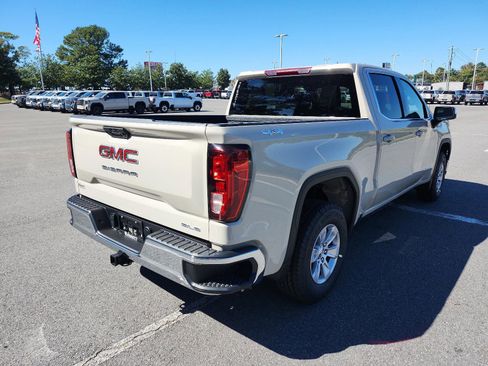 New 2026 GMC Sierra 1500 SLE image 3