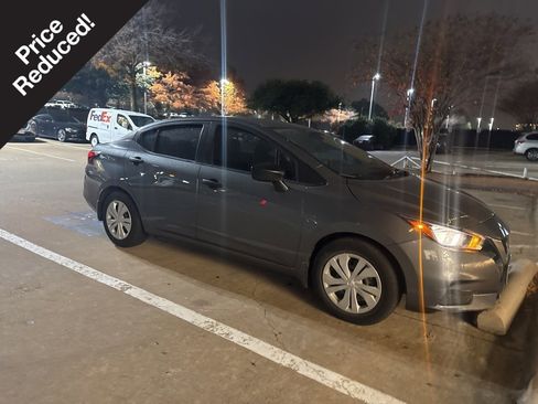 Certified 2022 Nissan Versa S image 1