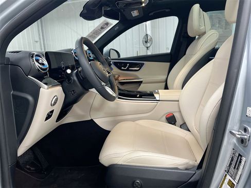 Used 2025 Mercedes-Benz GLC 350e GLC 350e image 20