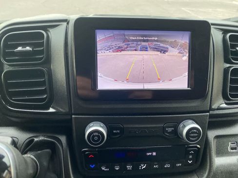 Used 2025 RAM ProMaster 2500 w/ Convenience Group image 15