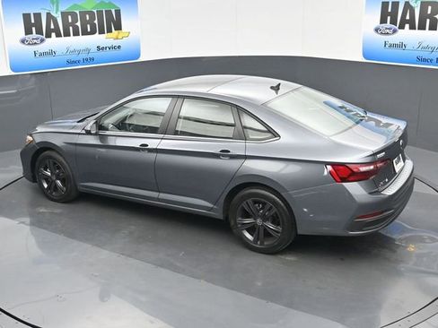 Used 2024 Volkswagen Jetta SE FWD image 24