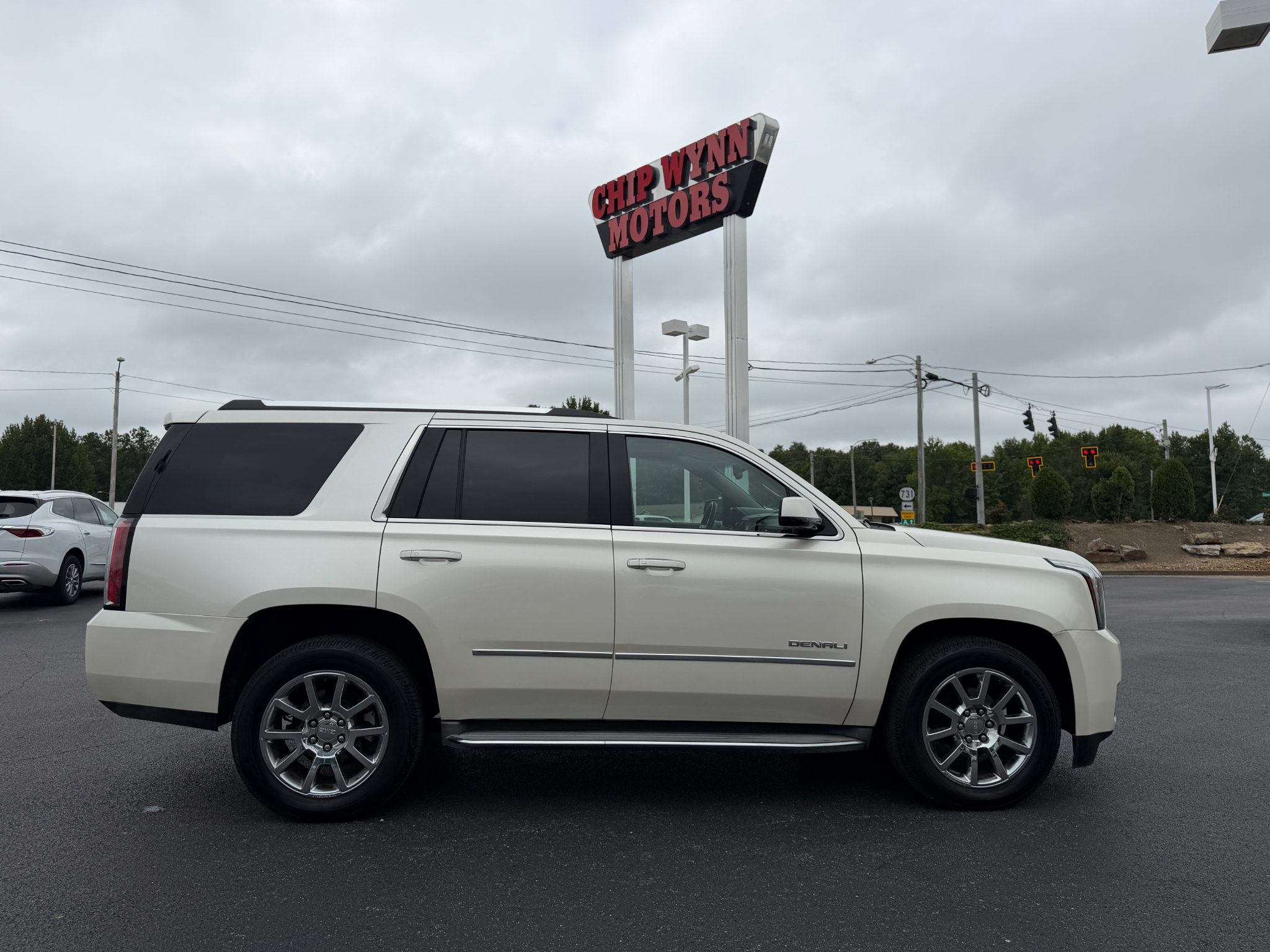 Used 2015 GMC Yukon Denali w/ Touring Package AWD/4WD image 8