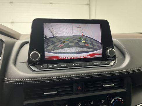 Used 2023 Nissan Rogue S image 5