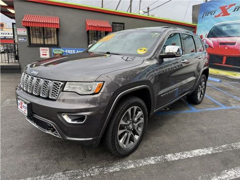 Used 2017 Jeep Grand Cherokee Overland w/ Jeep Active Safety Group image 9