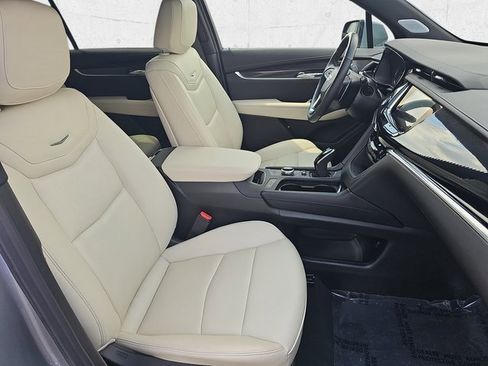 Used 2025 Cadillac XT6 Sport w/ LPO, Floor Liner Package image 10