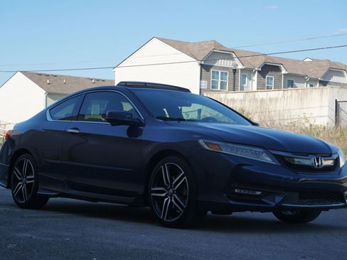 Used 2016 Honda Accord Touring image 3