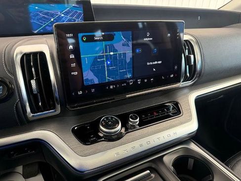 Certified 2025 Ford Expedition Platinum AWD/4WD image 5