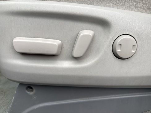 Used 2014 Toyota Sienna XLE image 13