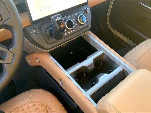 New 2026 Land Rover Defender 110 V8 image 7