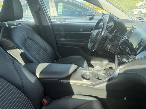 Used 2022 Toyota Camry SE FWD image 11