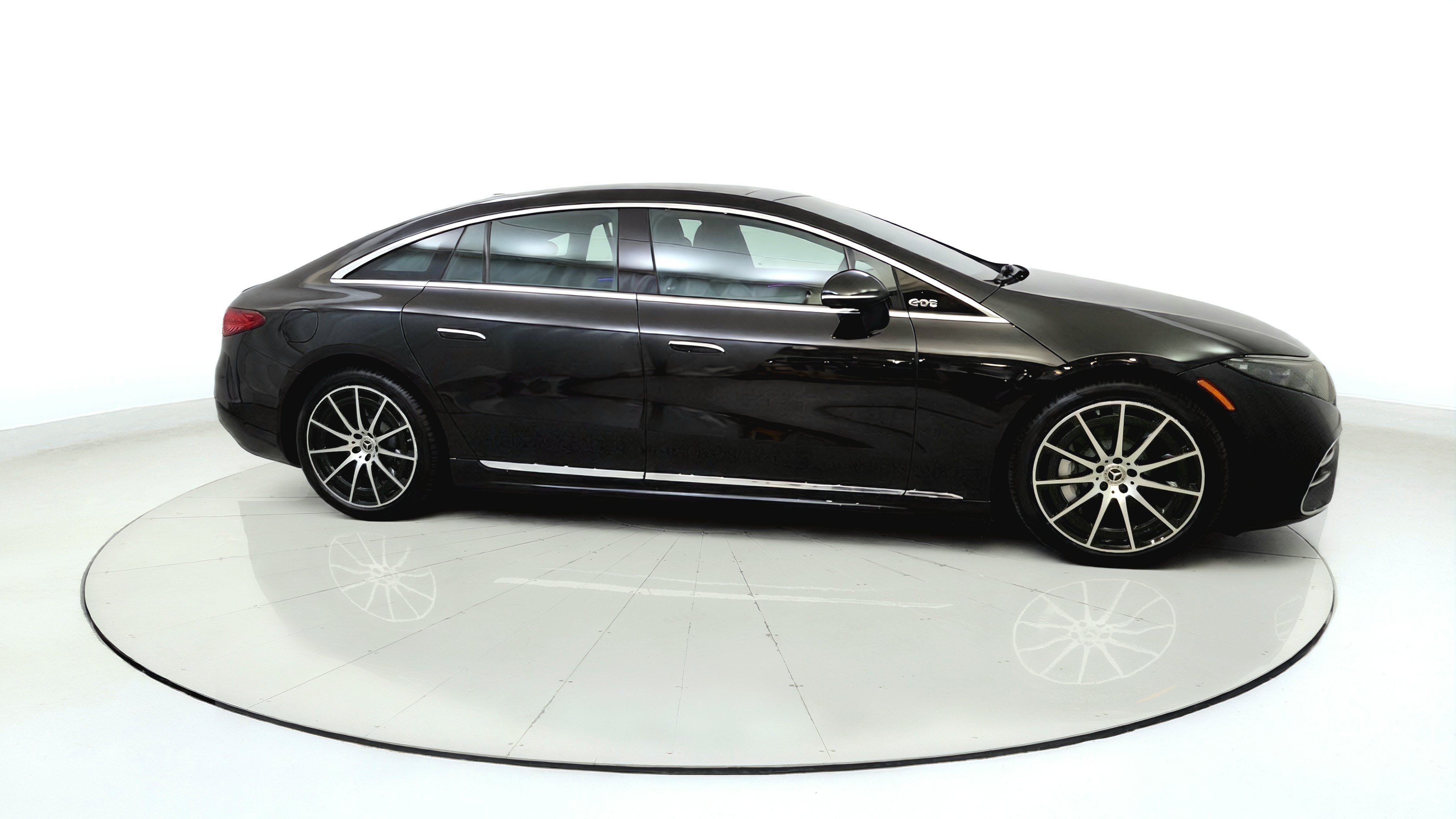 Used 2022 Mercedes-Benz EQS 580 4MATIC Sedan w/ Winter Package image 8