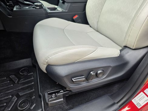 Used 2025 Toyota Tacoma Limited image 11