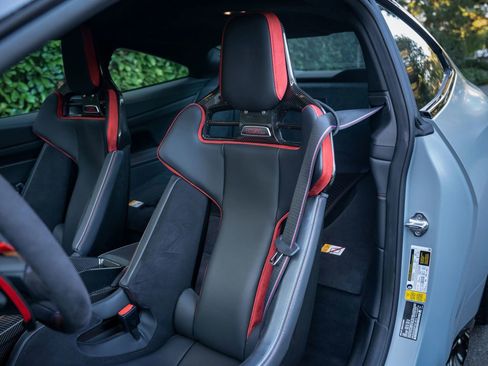 Used 2023 BMW M4 CSL image 18