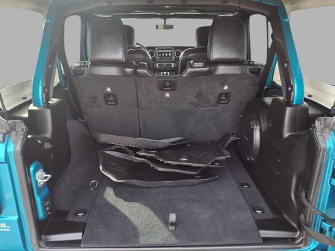 Used 2019 Jeep Wrangler Unlimited Sahara image 28