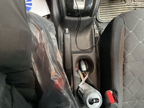 Used 2018 Nissan Kicks SR image 16