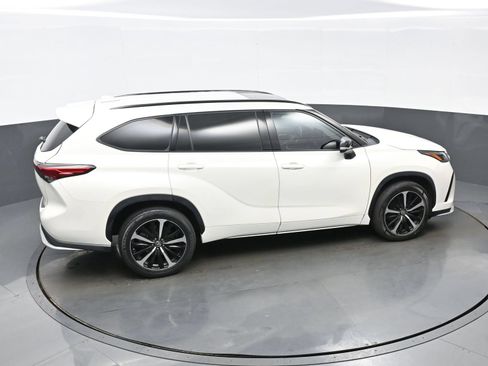 Used 2021 Toyota Highlander XSE AWD/4WD image 42