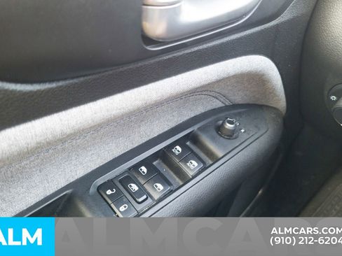 Used 2024 Jeep Compass Latitude image 19