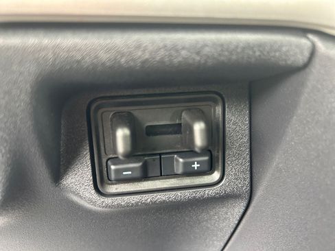 Used 2025 Ford Expedition Active AWD/4WD image 36
