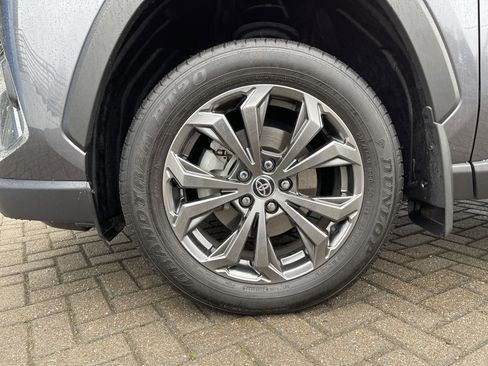 Used 2024 Toyota RAV4 XLE Premium image 11