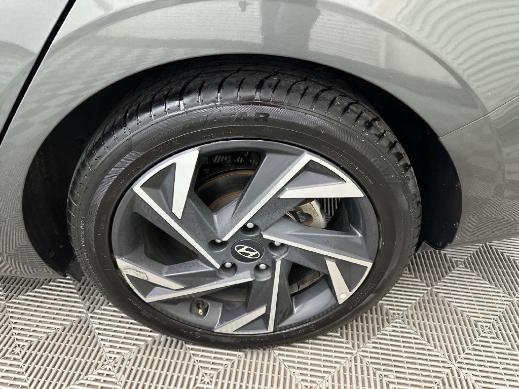 Used 2025 Hyundai Elantra Limited FWD image 19