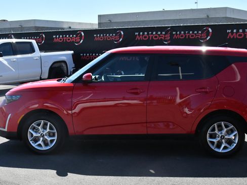 Used 2024 Kia Soul LX w/ Option Group 015 FWD image 4