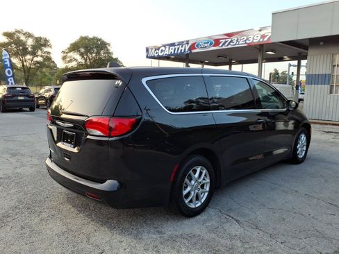 Used 2023 Chrysler Voyager LX FWD image 3