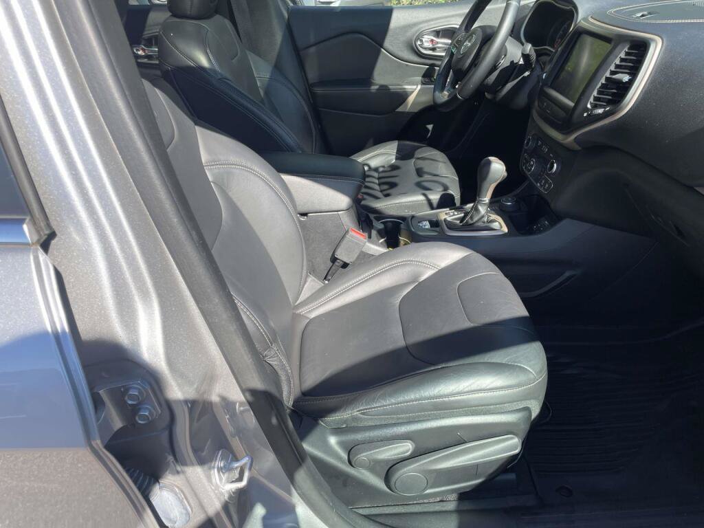 Used 2018 Jeep Cherokee Limited AWD/4WD image 20
