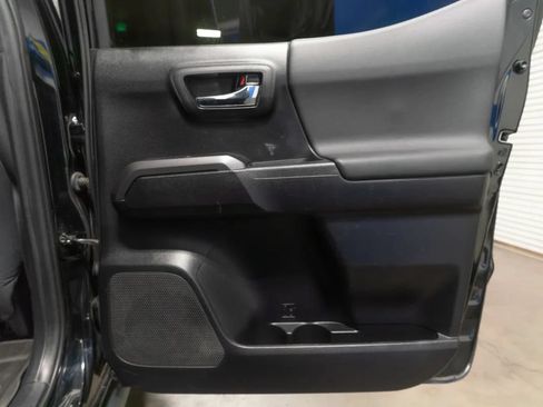 Used 2020 Toyota Tacoma TRD Sport w/ Technology Package AWD/4WD image 13
