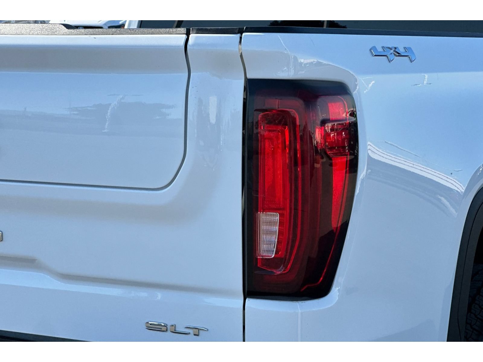 Used 2025 GMC Sierra 1500 SLT AWD/4WD image 32