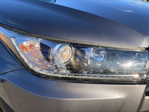Used 2019 Toyota Highlander AWD V6 image 26
