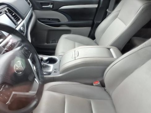 Certified 2019 Toyota Highlander XLE AWD/4WD image 10